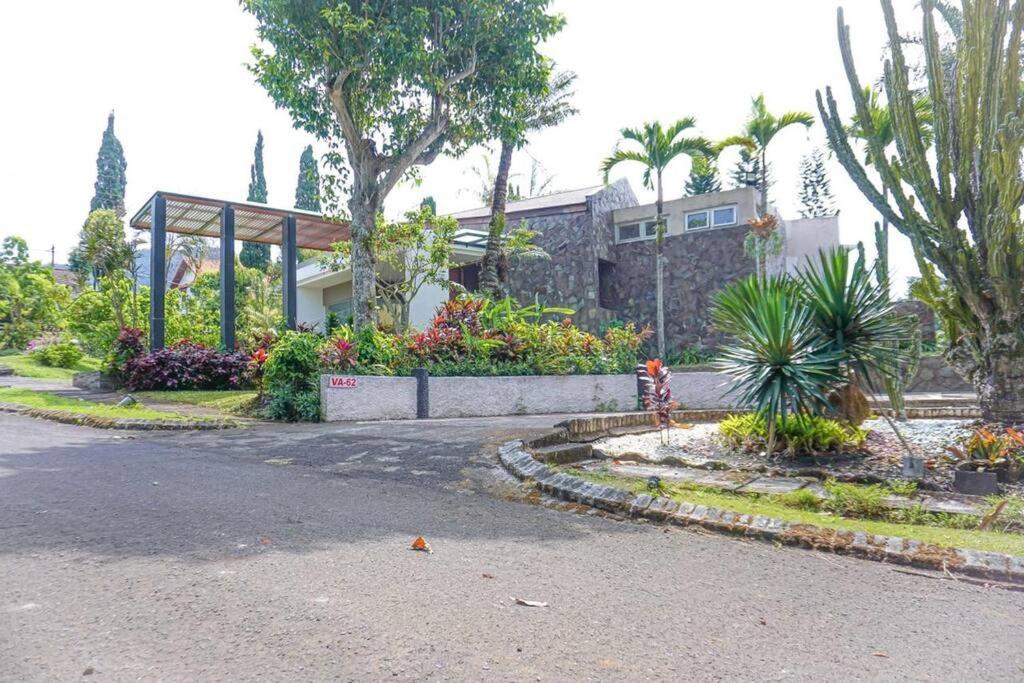 Villa Batu Luxurious Privacy 3Br Villa@ Klub Bunga Bagian luar foto